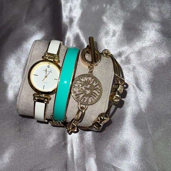 Women’s Anne Klein watch and bracelet combo - Picture 1 of 7